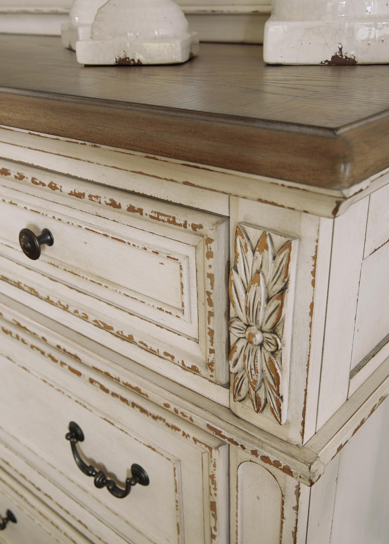 Realyn Bedroom Set